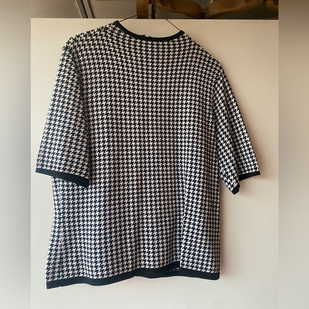 Vintage Houndstooth Talbots Top with slits on the side!
